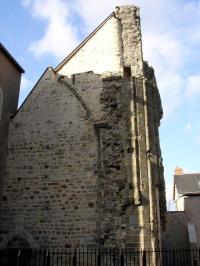 Seul un pan de mur subsiste de l’ancienne collégiale Saint-Tugal (cl. S.Granger, 2007)