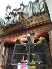 Auxerre, à l’église Saint-Pierre : l’aigle et les grandes orgues, symboles d’une riche vie musicale (cliché Sylvie Granger, 2014)